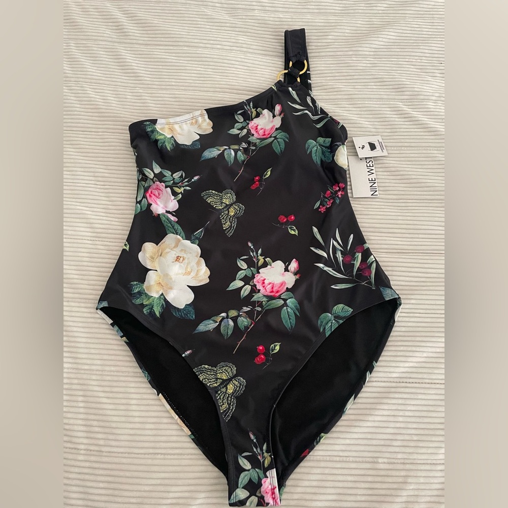 NWT one piece shoulder floral swimsuit size XL